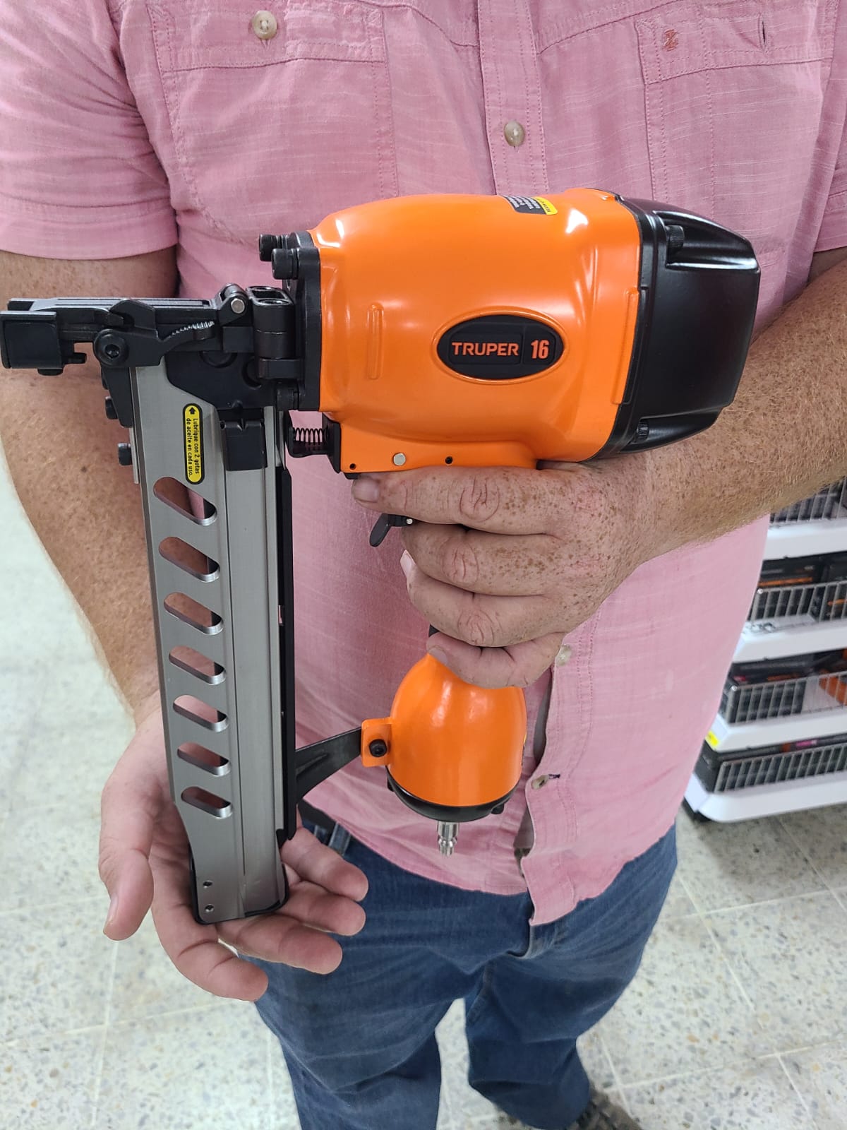 CLAVADORA NEUMATICA TRUPER CALIBRE 16