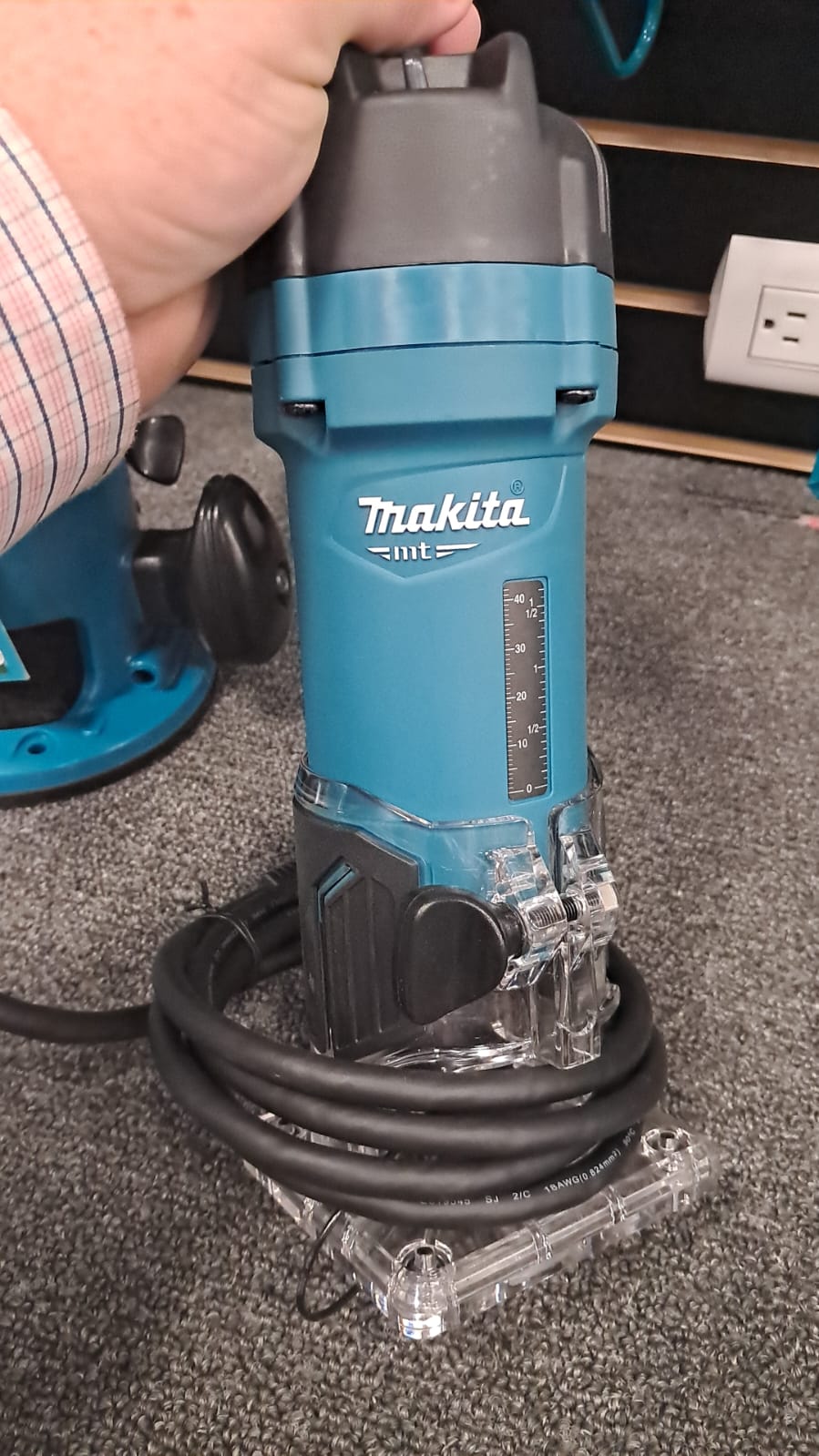 ROUTER DE MANO MAKITA