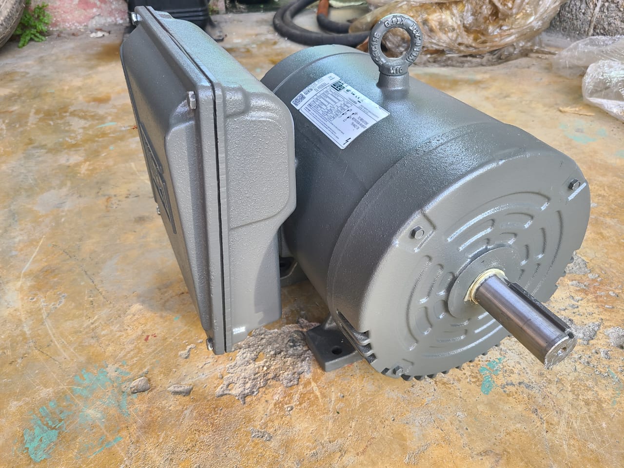 MOTOR DE 5 HP WEG DE 1700 RPM