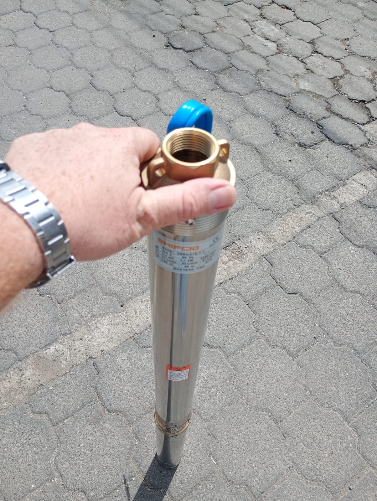 BOMBA SUMERGIBLE PARA TUBERIA DE 3 PULGADAS DE 1.5 HP