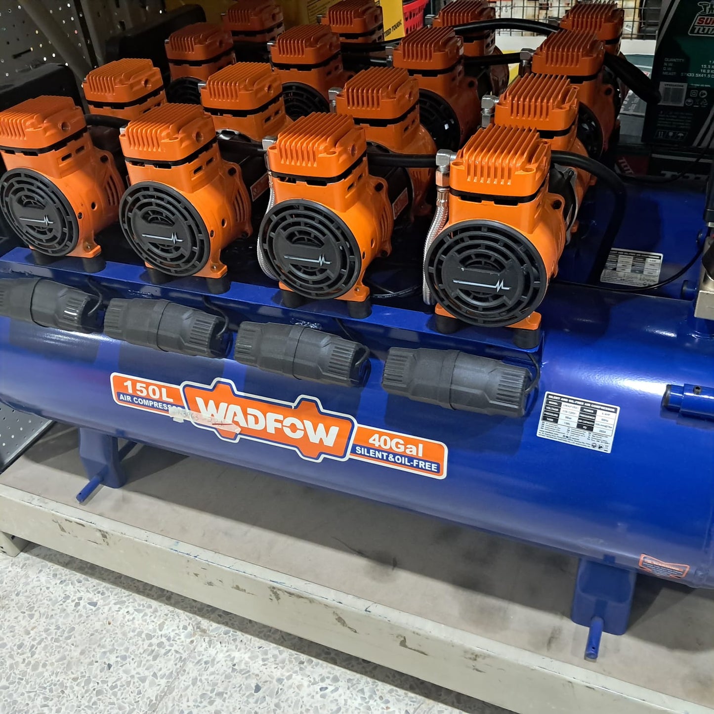 COMPRESOR SILENCIOSO WADFOW DE 6.4 HP / 40 GALONES