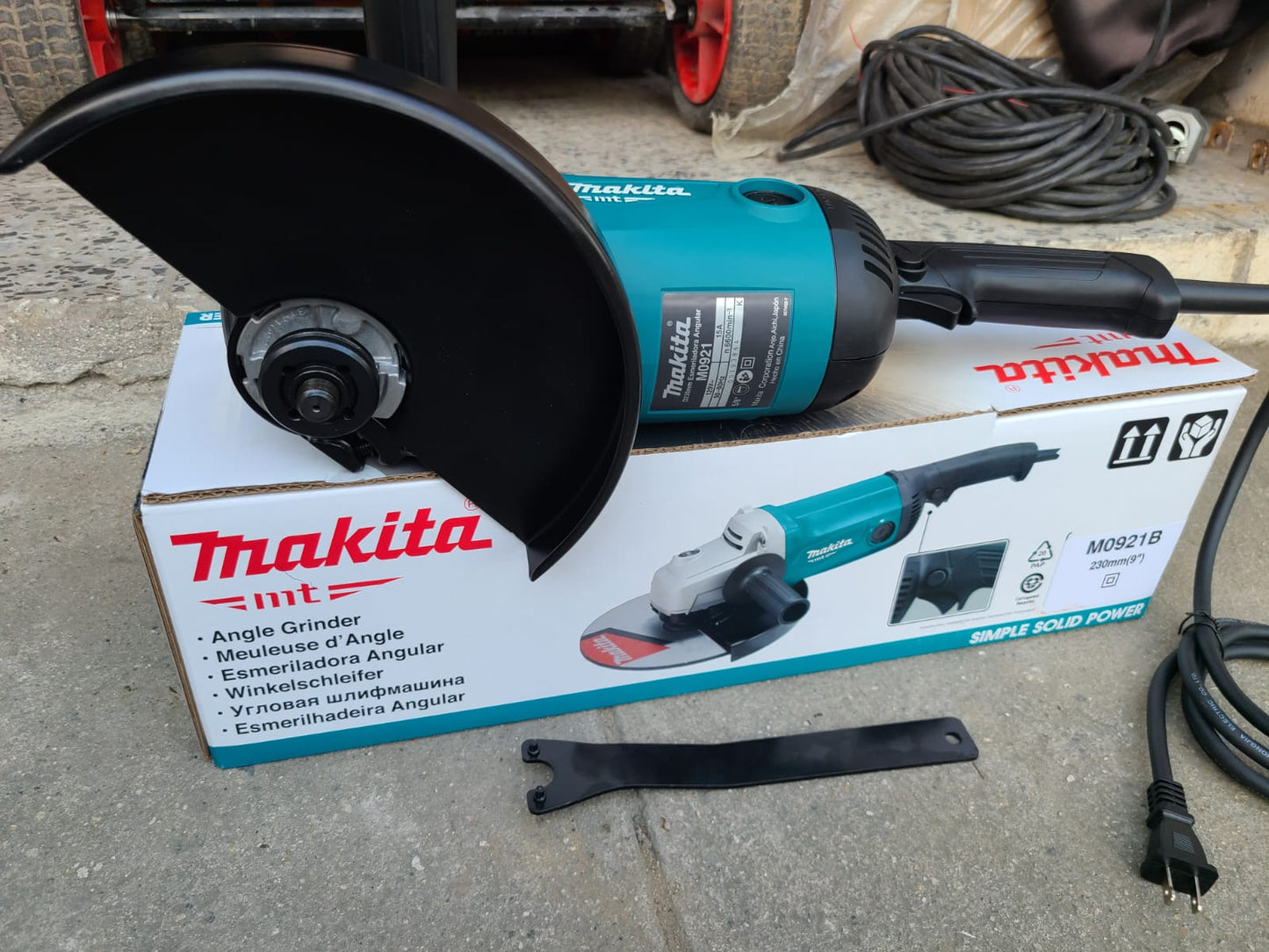 PULIDORA MAKITA DE 9 PULGADAS