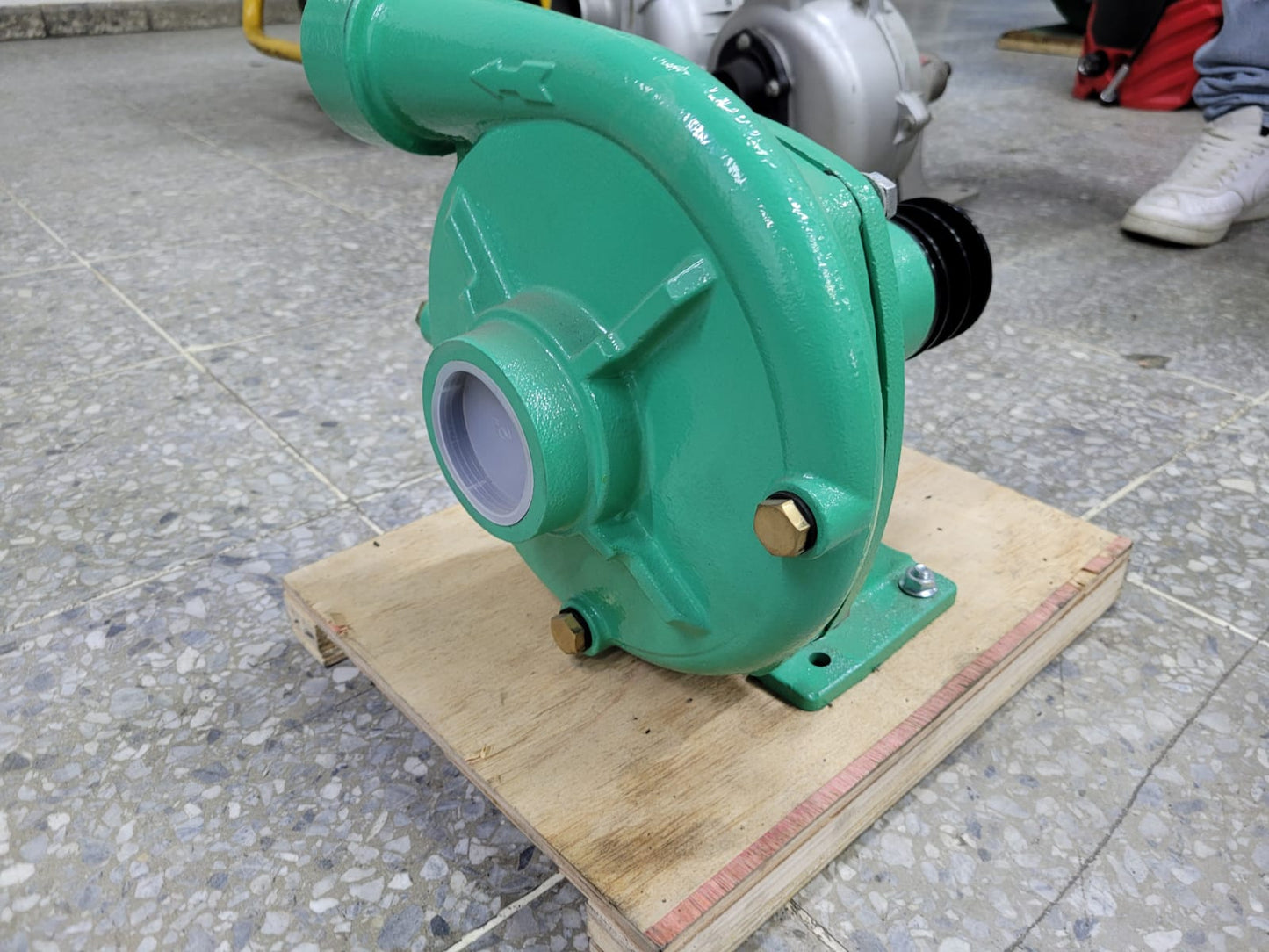 BOMBA DE AGUA 2X2 DE EJE LIBRE