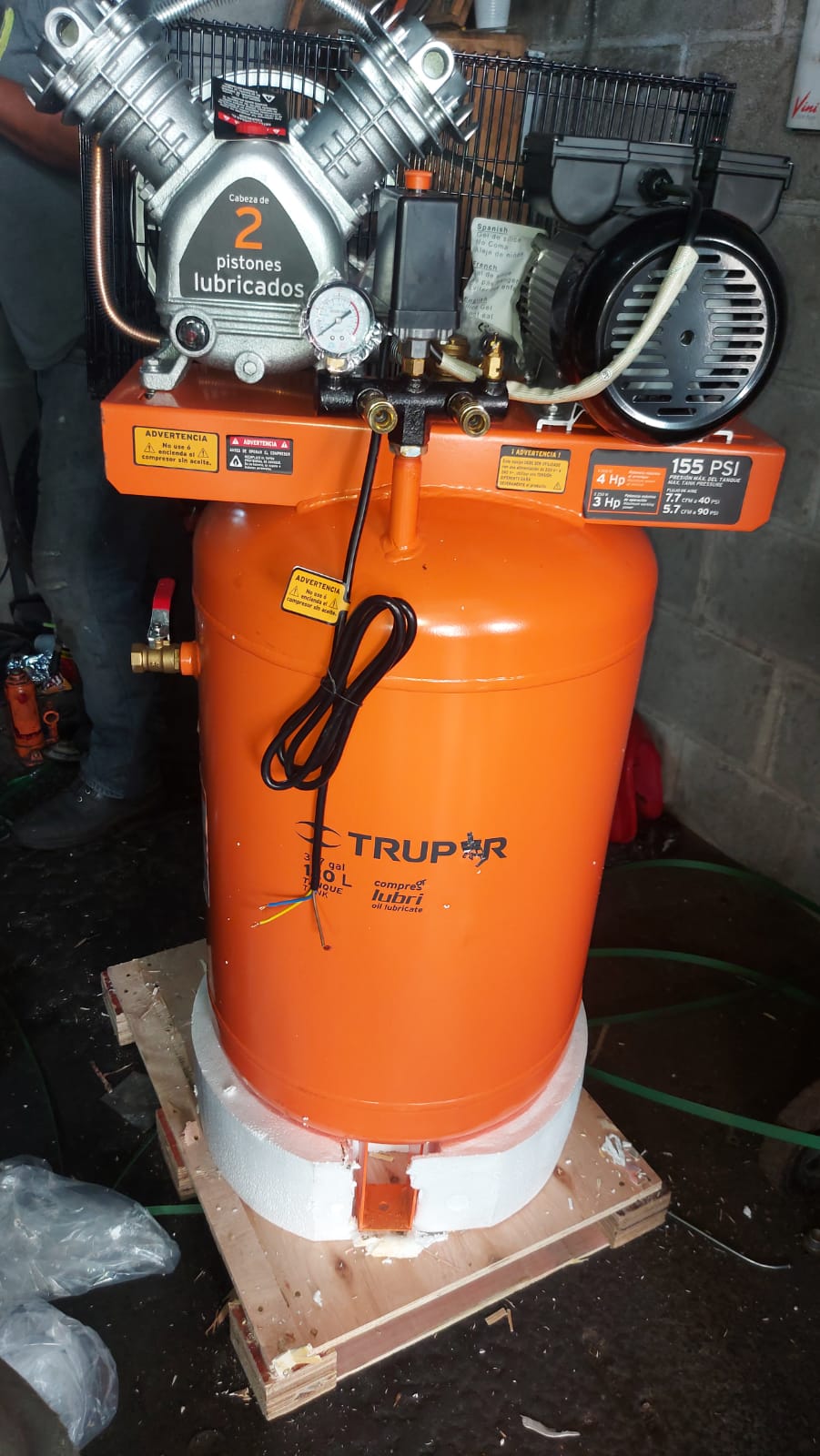 COMPRESOR DE BANDA TRUPER DE 120 LITROS / 4 HP