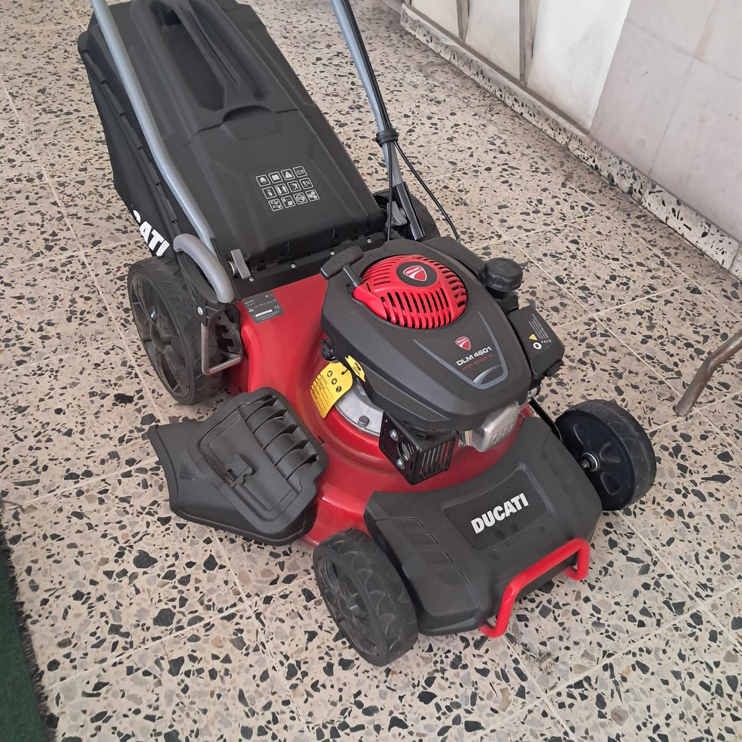 CORTADORA DE CESPED CON TRACCION DUCATI