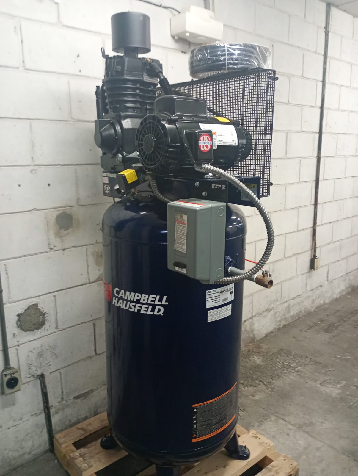 COMPRESOR CAMPBELL DE 80 GALONES CON MOTOR 7.5 HP
