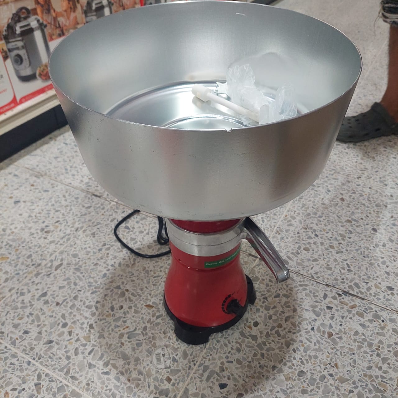 DESCREMADORA DE LECHE DE 100 LITROS X HORA