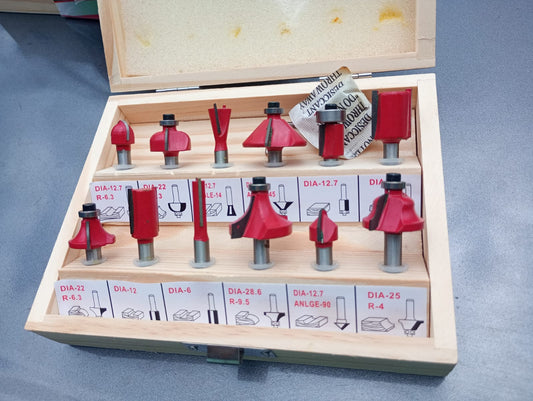 KIT DE CUCHILLAS PARA ROUTER DE 1/4 DE 12 PIEZAS
