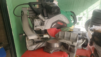 SIERRA INGLETADORA TELESCOPICA DE DOBLE BISEL HITACHI DE 12 PULGADAS