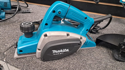 CEPILLO ELECTRICO MAKITA DE 82mm (3-1/4") (MT-M1902B)